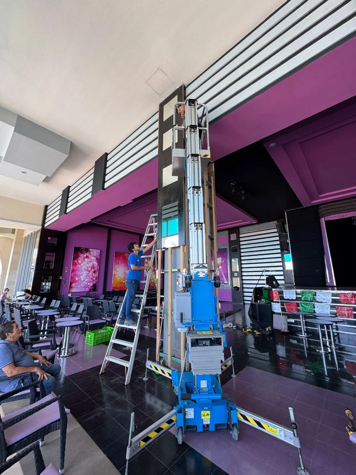 Montaje especializado de elementos arquitectónicos en Hotel Riu Palace