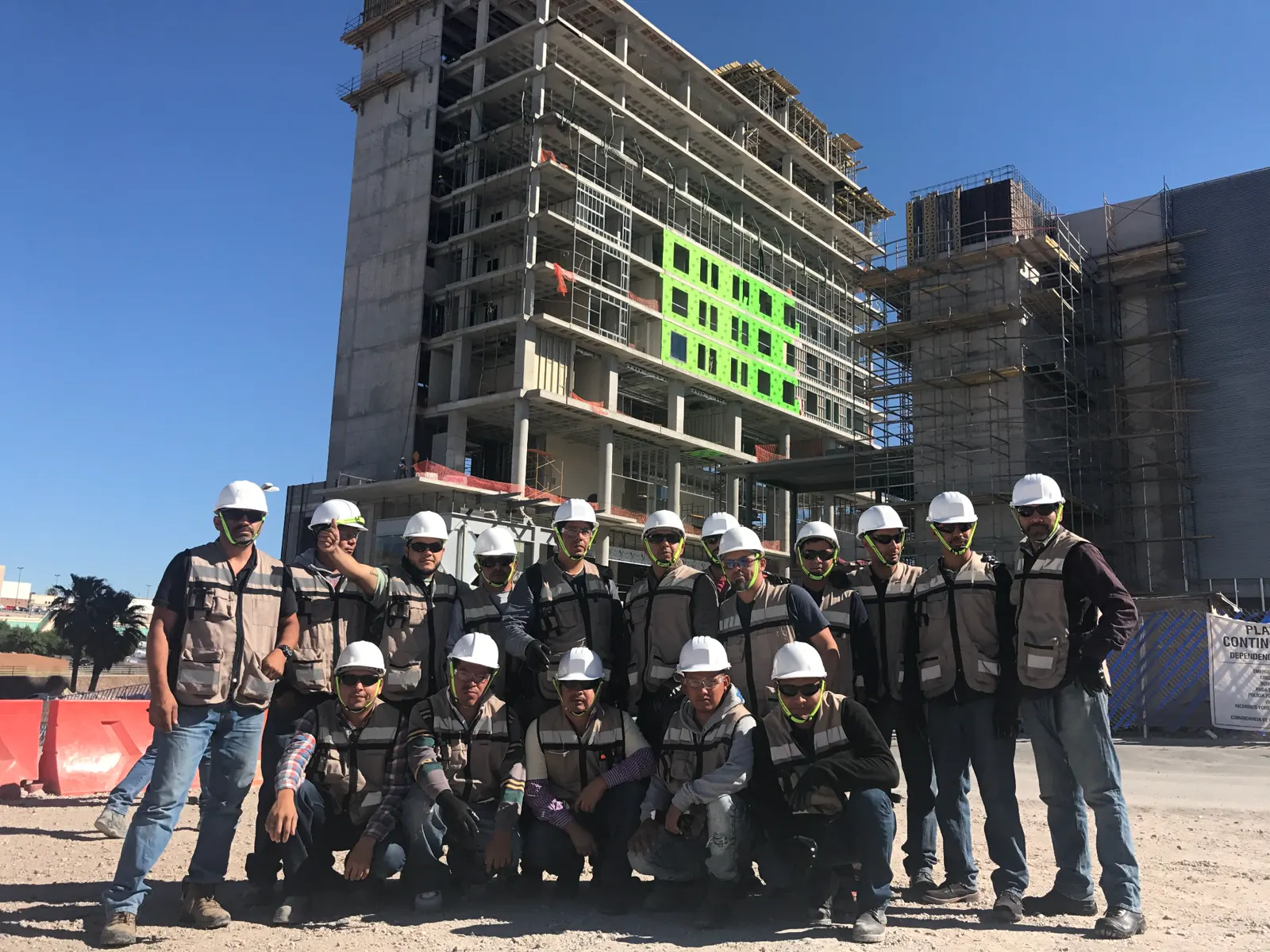 Equipo de obra en Plaza Paseo Central Chihuahua