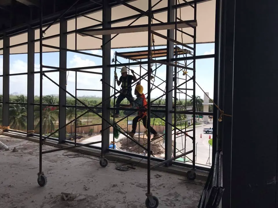 Estructura interior para fachada de Marina Town Center